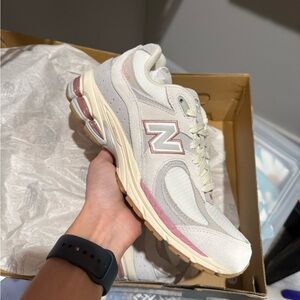 NEW New Balance 2002R White Grey Pink Sneakers